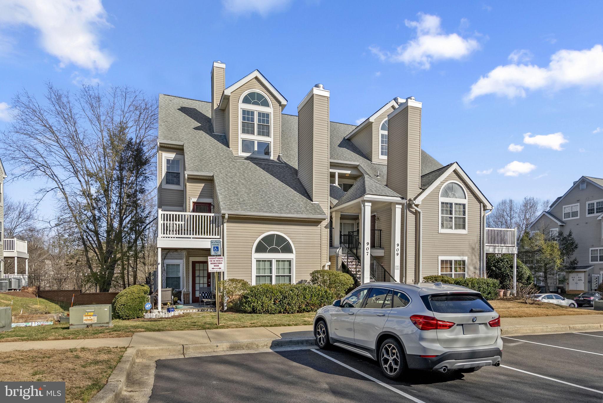 VISTAS AT WASHINGTONIAN WOODS - Residential