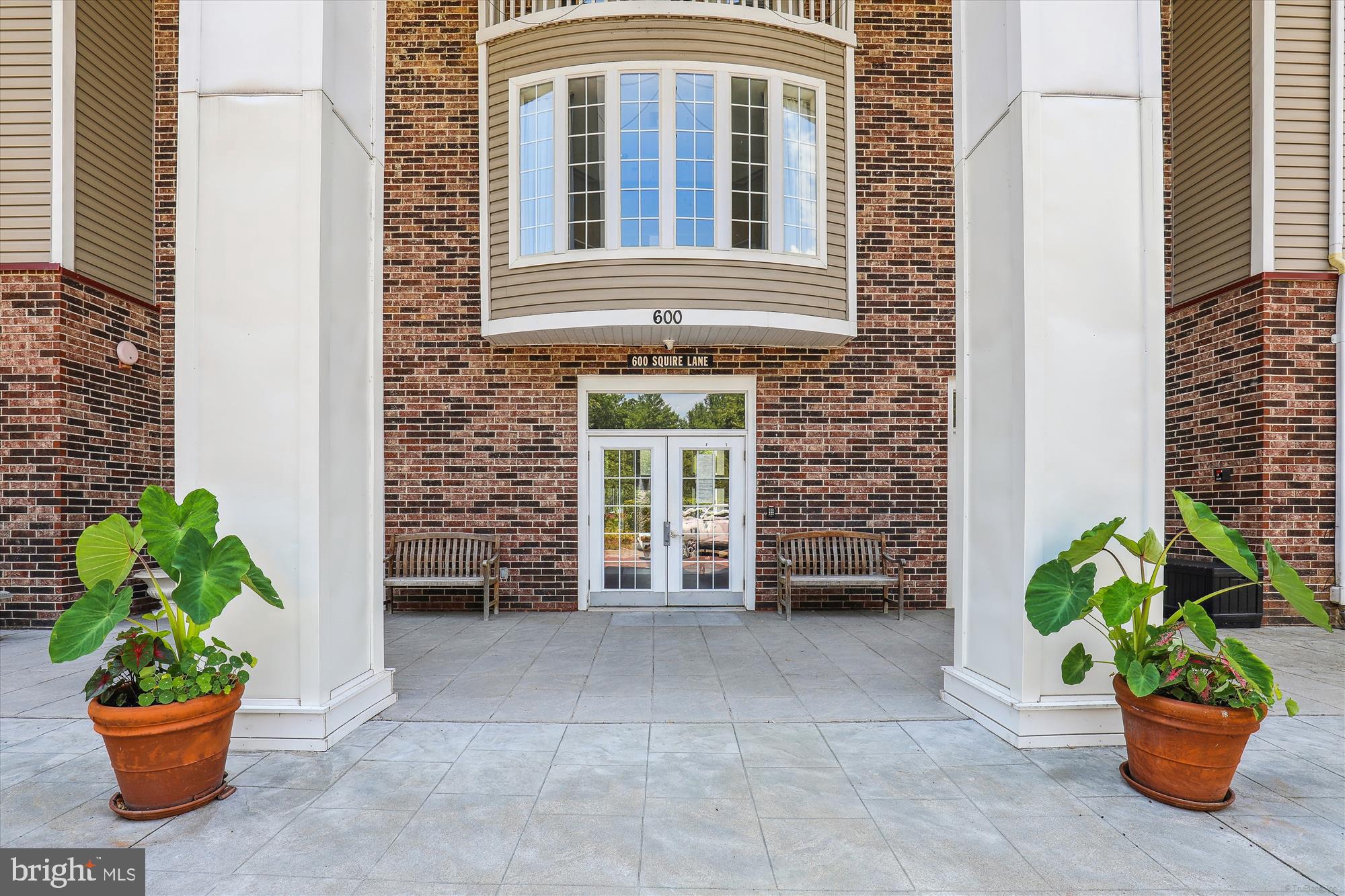 ENGLISH COUNTRY MANOR - Residential