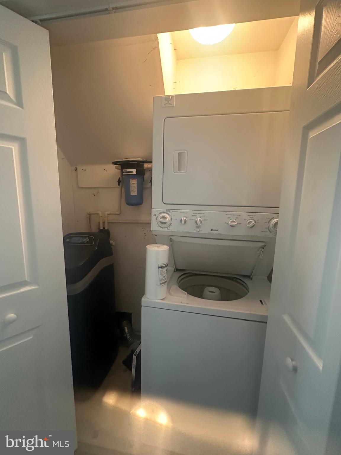 BAYVIEW ESTATES - Residential Lease