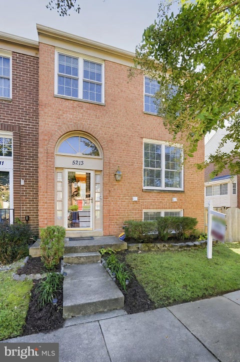 Photo of 5213 Leeward Lane, ALEXANDRIA, VA 22315 (MLS # VAFX2344452)