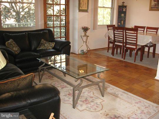 CIRCLE - Residential Lease