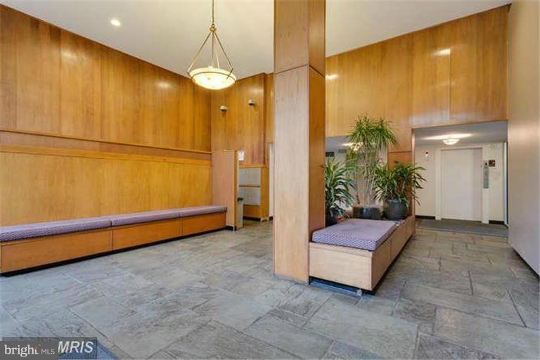 CIRCLE - Residential Lease