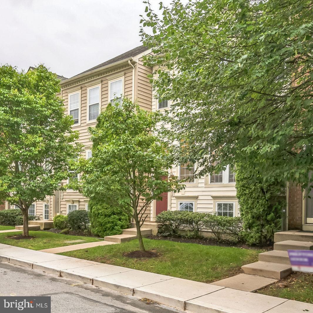 2704 SIMON LANE