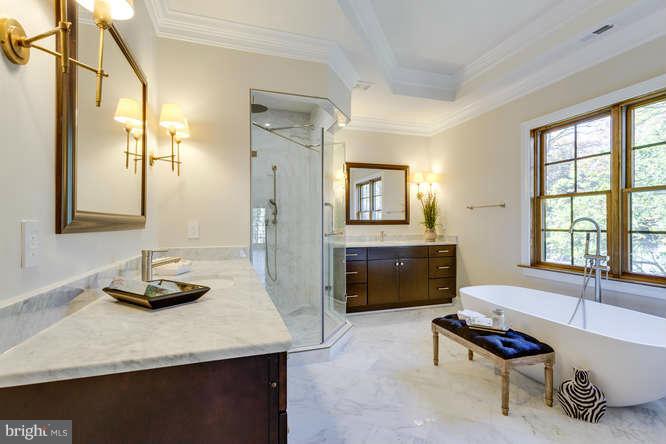 LANGLEY MANOR - Residential