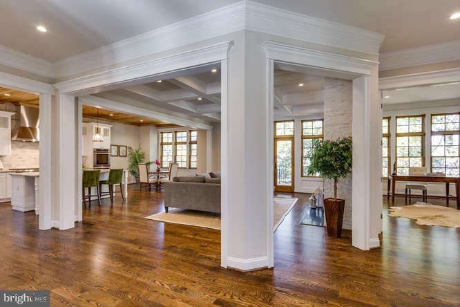 LANGLEY MANOR - Residential