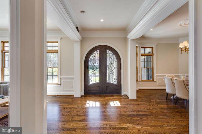 LANGLEY MANOR - Residential