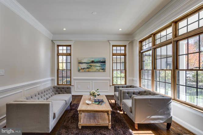 LANGLEY MANOR - Residential