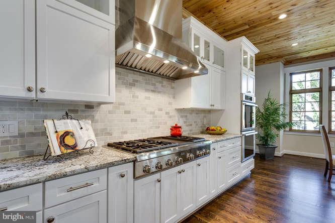 LANGLEY MANOR - Residential