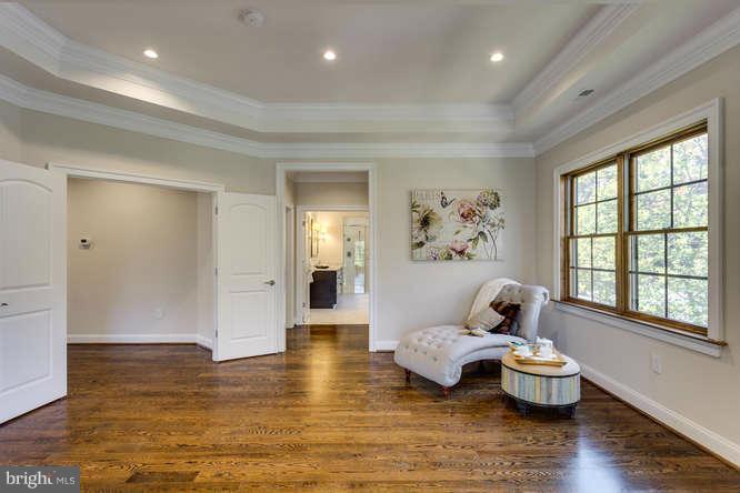 LANGLEY MANOR - Residential