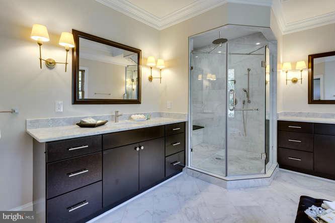 LANGLEY MANOR - Residential