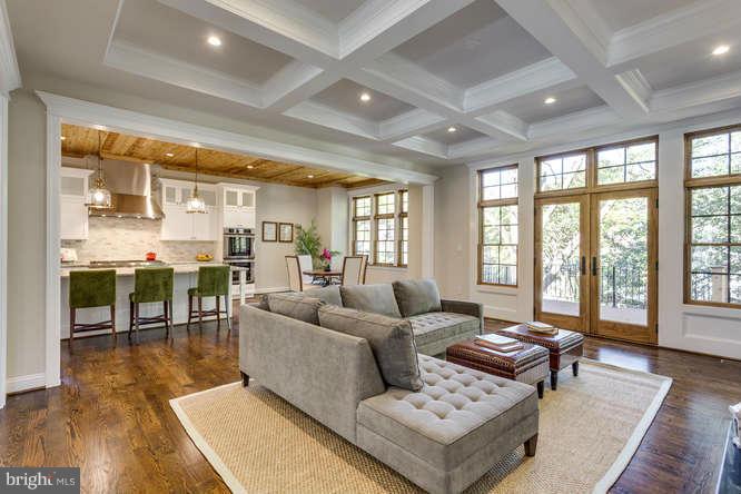 LANGLEY MANOR - Residential