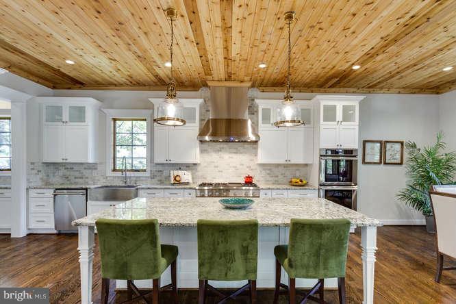 LANGLEY MANOR - Residential