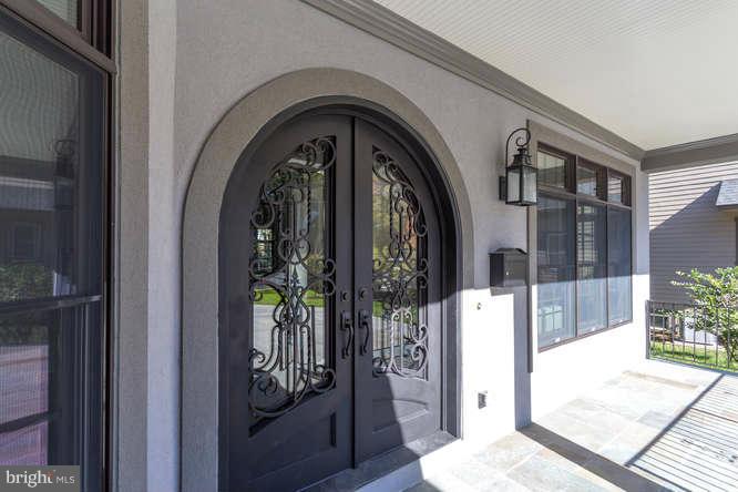 LANGLEY MANOR - Residential