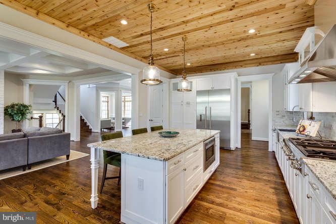 LANGLEY MANOR - Residential