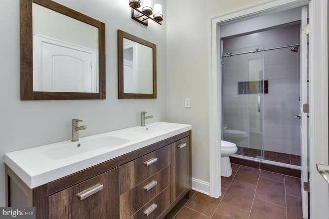 LANGLEY MANOR - Residential