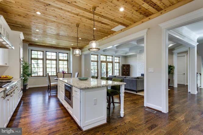 LANGLEY MANOR - Residential