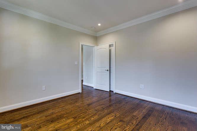 LANGLEY MANOR - Residential