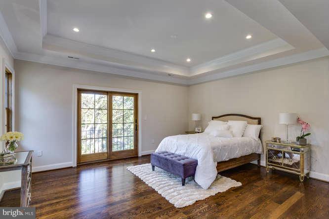 LANGLEY MANOR - Residential