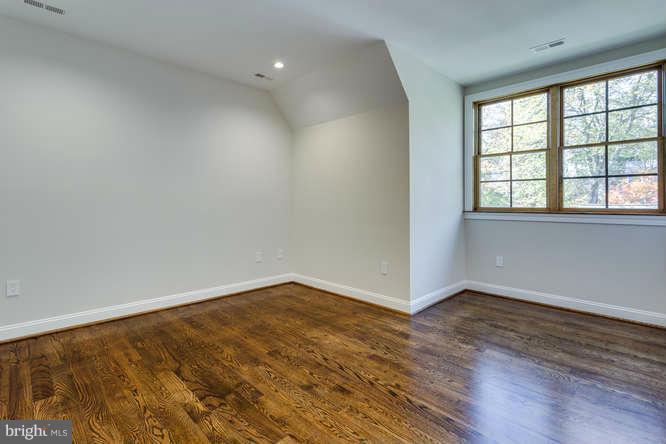 LANGLEY MANOR - Residential