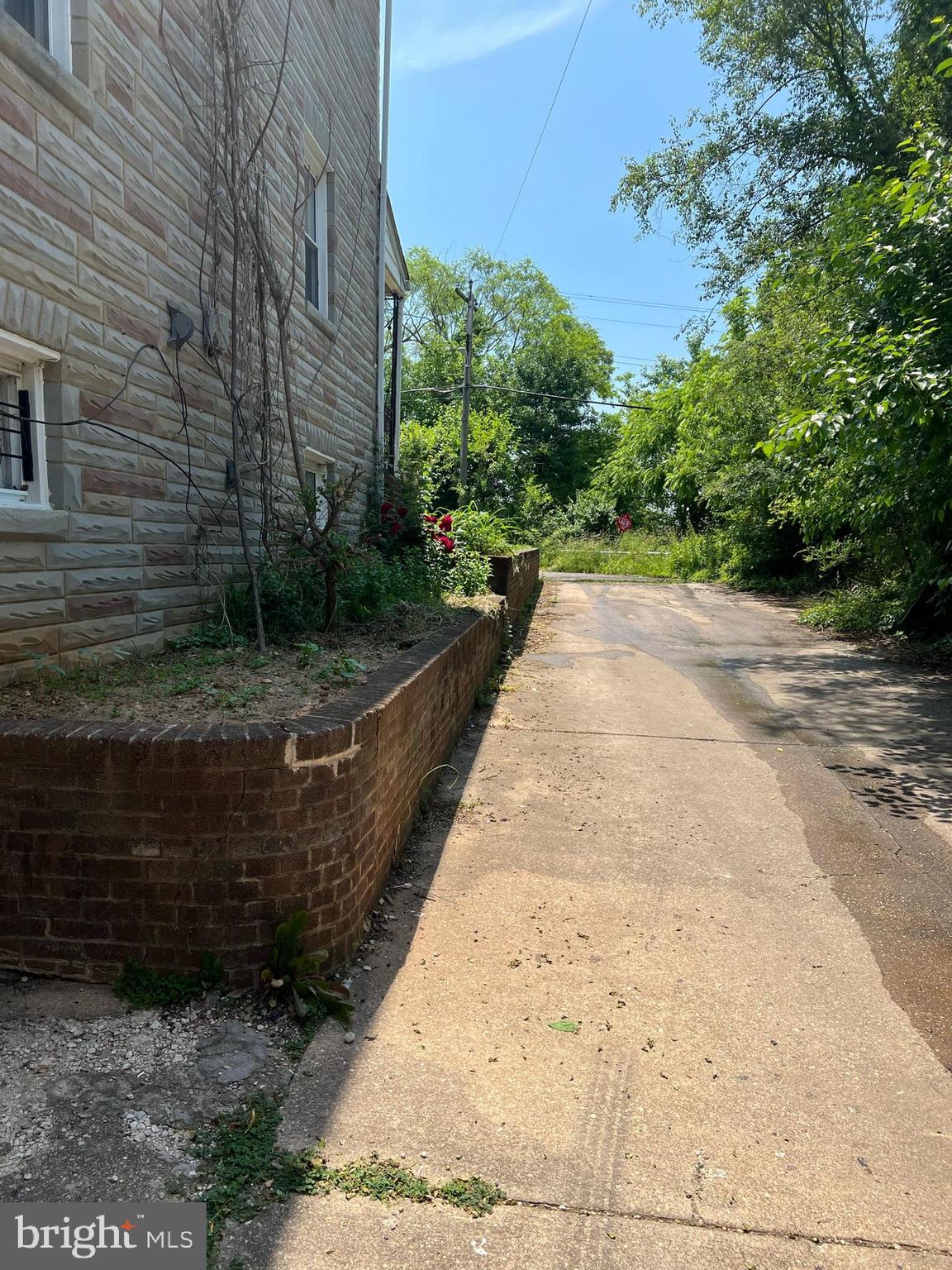 DEFENSE HEIGHTS - Land