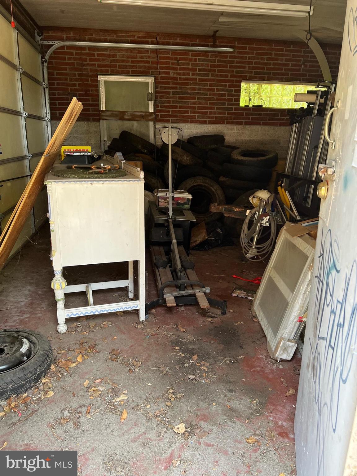 DEFENSE HEIGHTS - Land