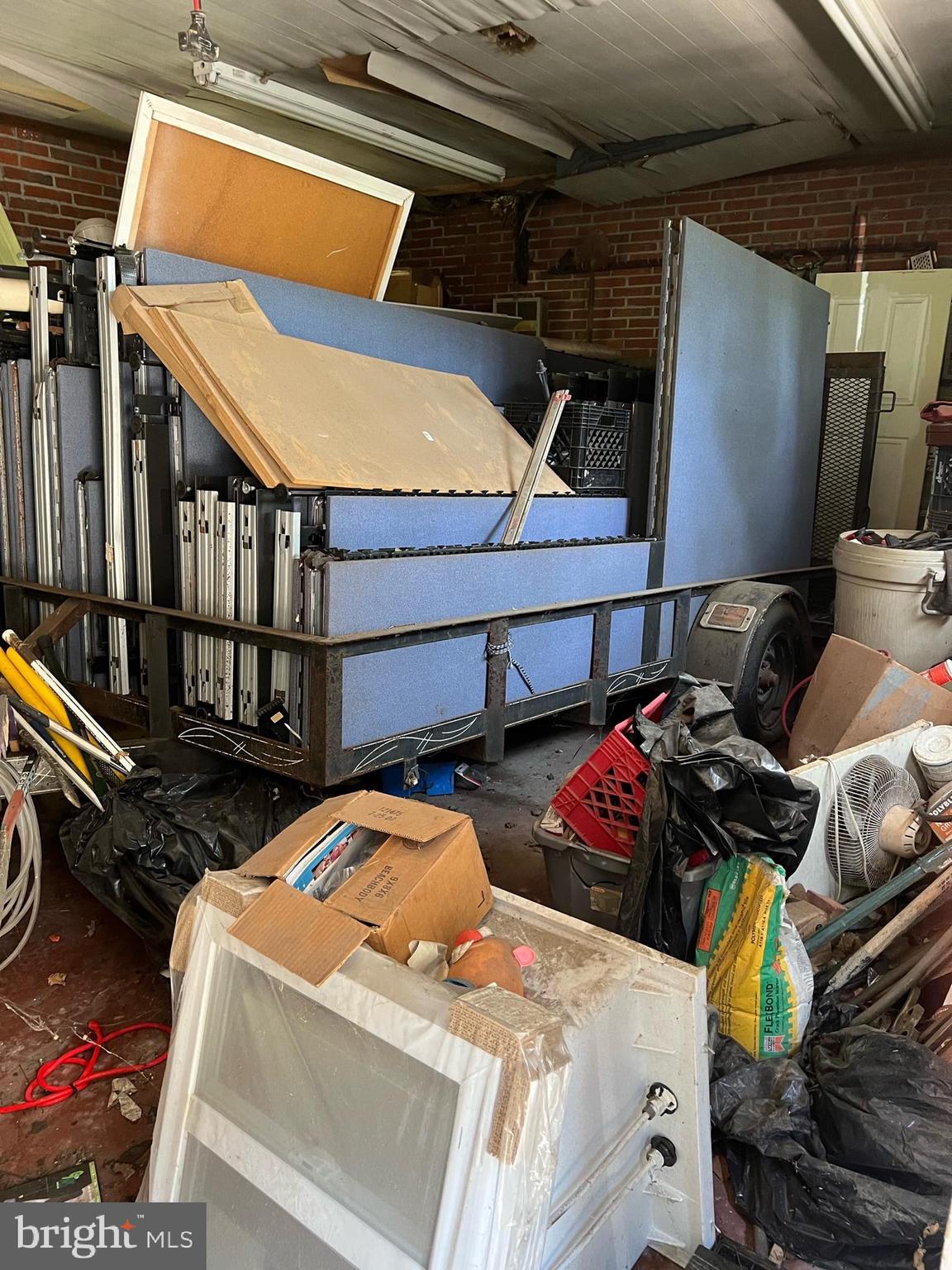 DEFENSE HEIGHTS - Land