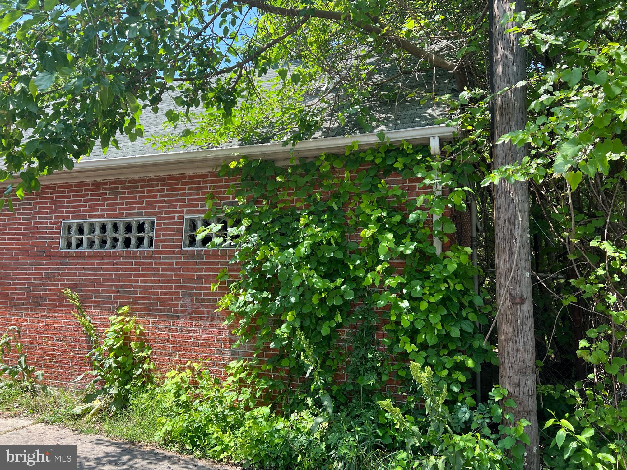 DEFENSE HEIGHTS - Land