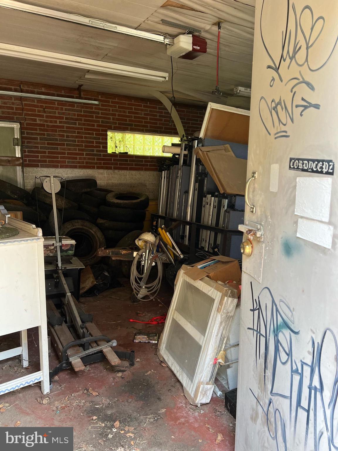 DEFENSE HEIGHTS - Land