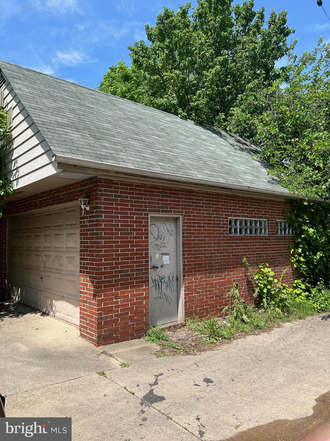 DEFENSE HEIGHTS - Land