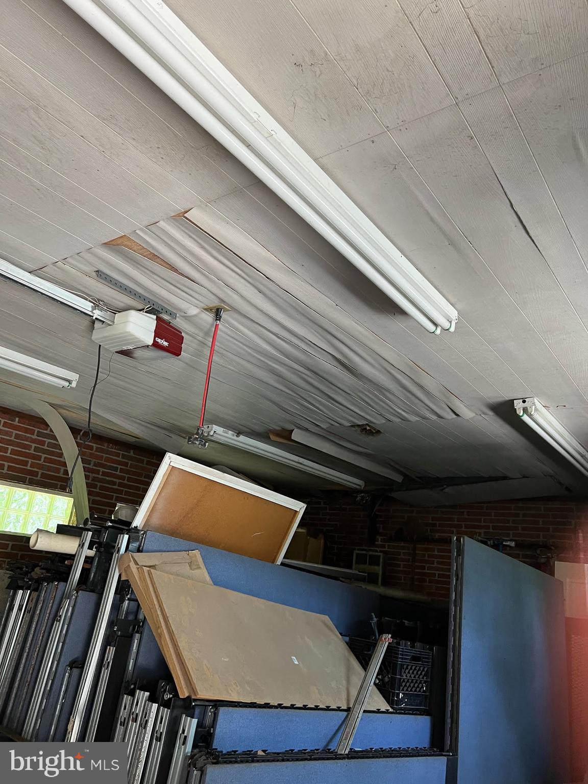 DEFENSE HEIGHTS - Land