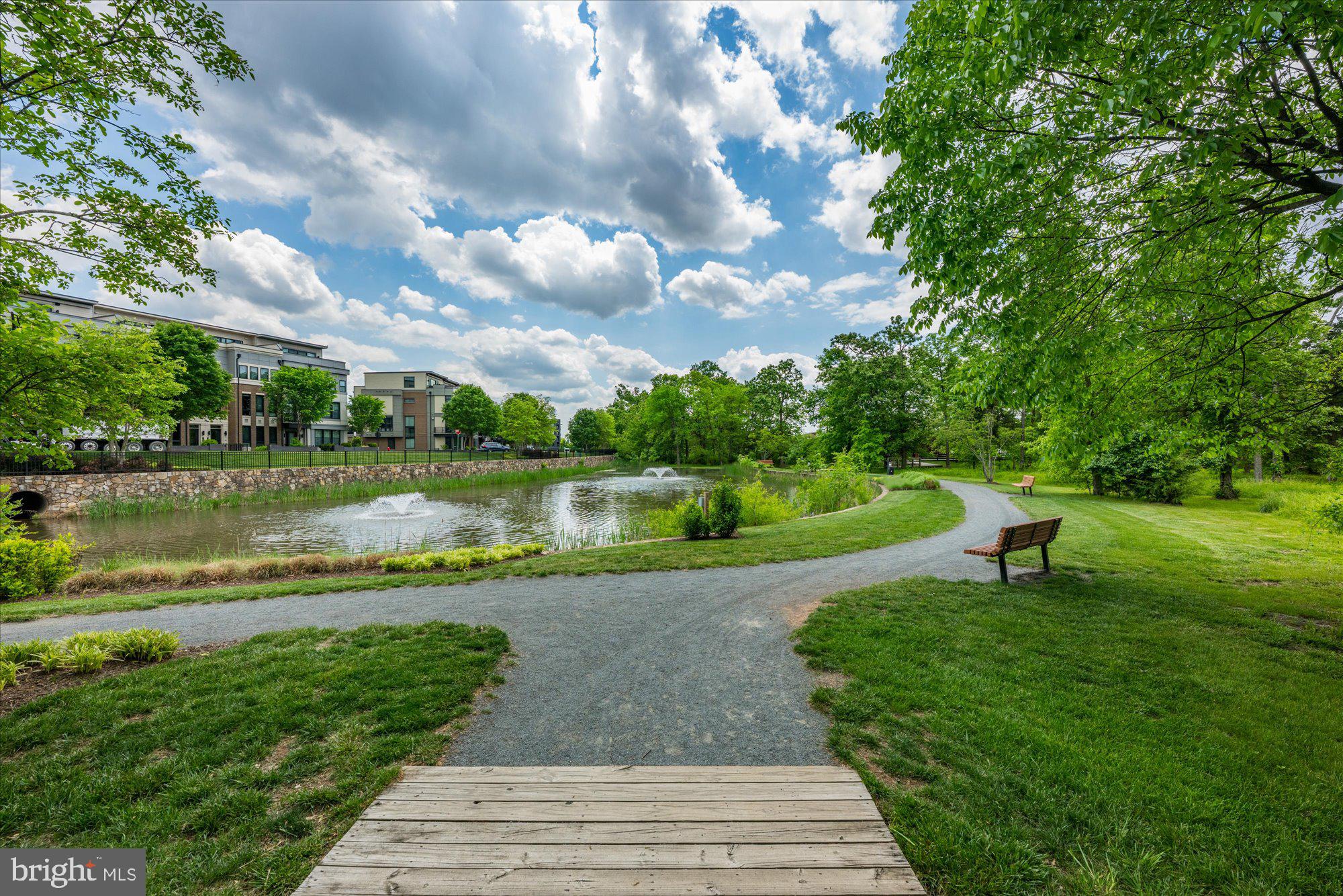 ONE LOUDOUN - Residential