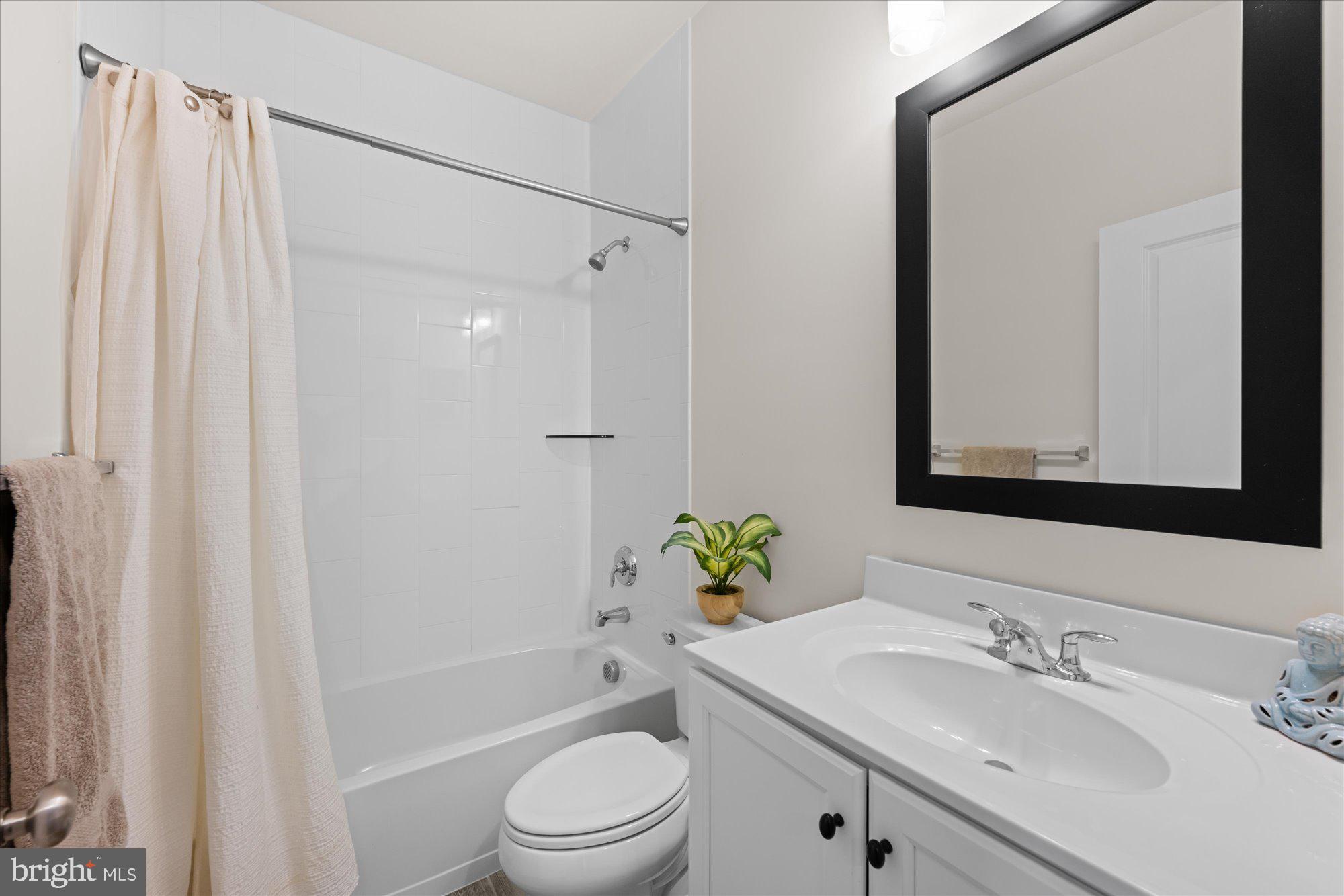 ONE LOUDOUN - Residential