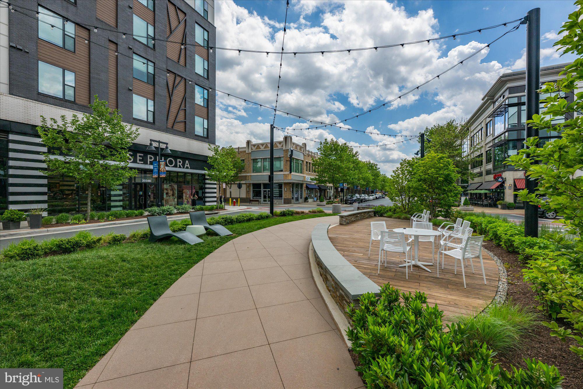 ONE LOUDOUN - Residential