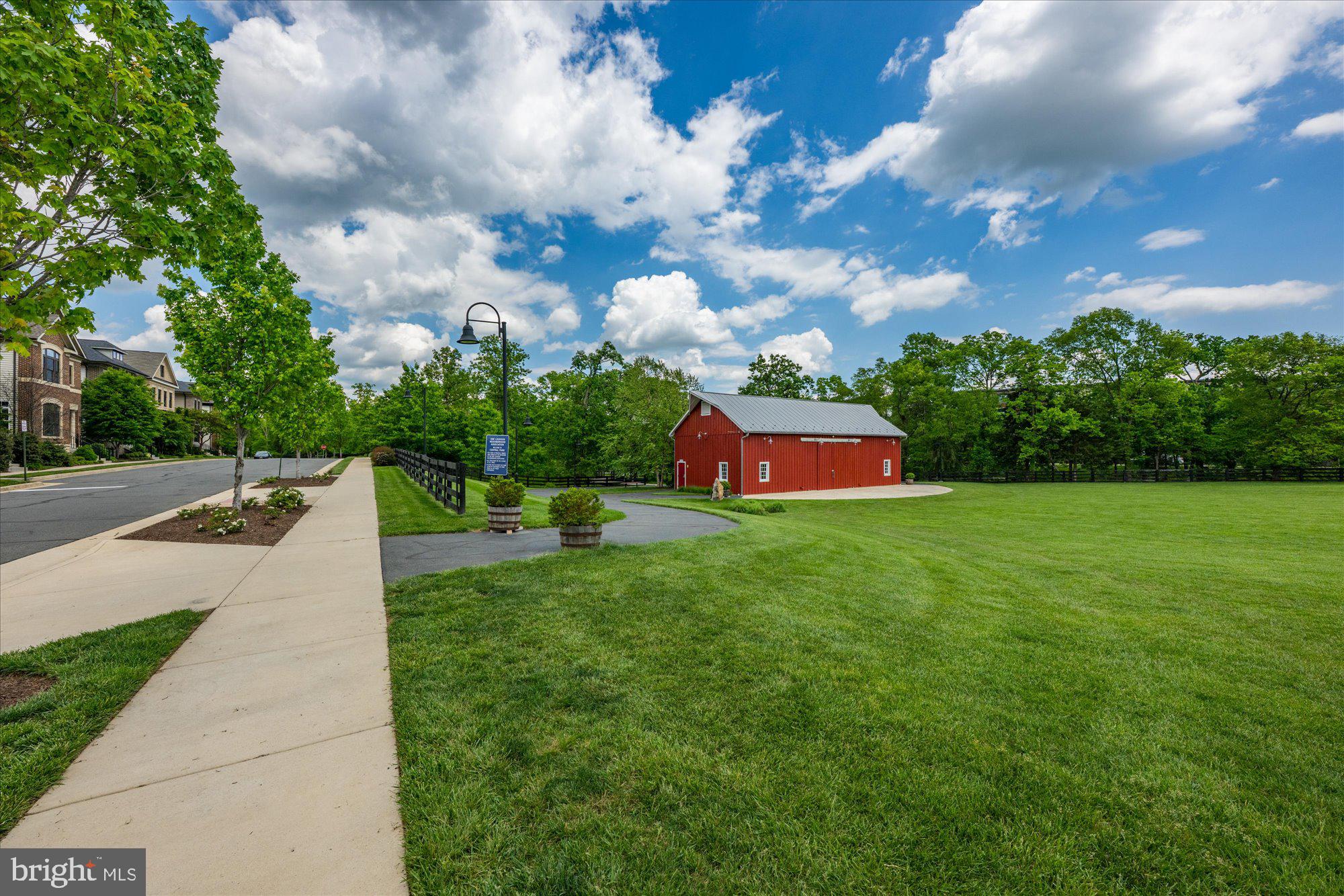 ONE LOUDOUN - Residential