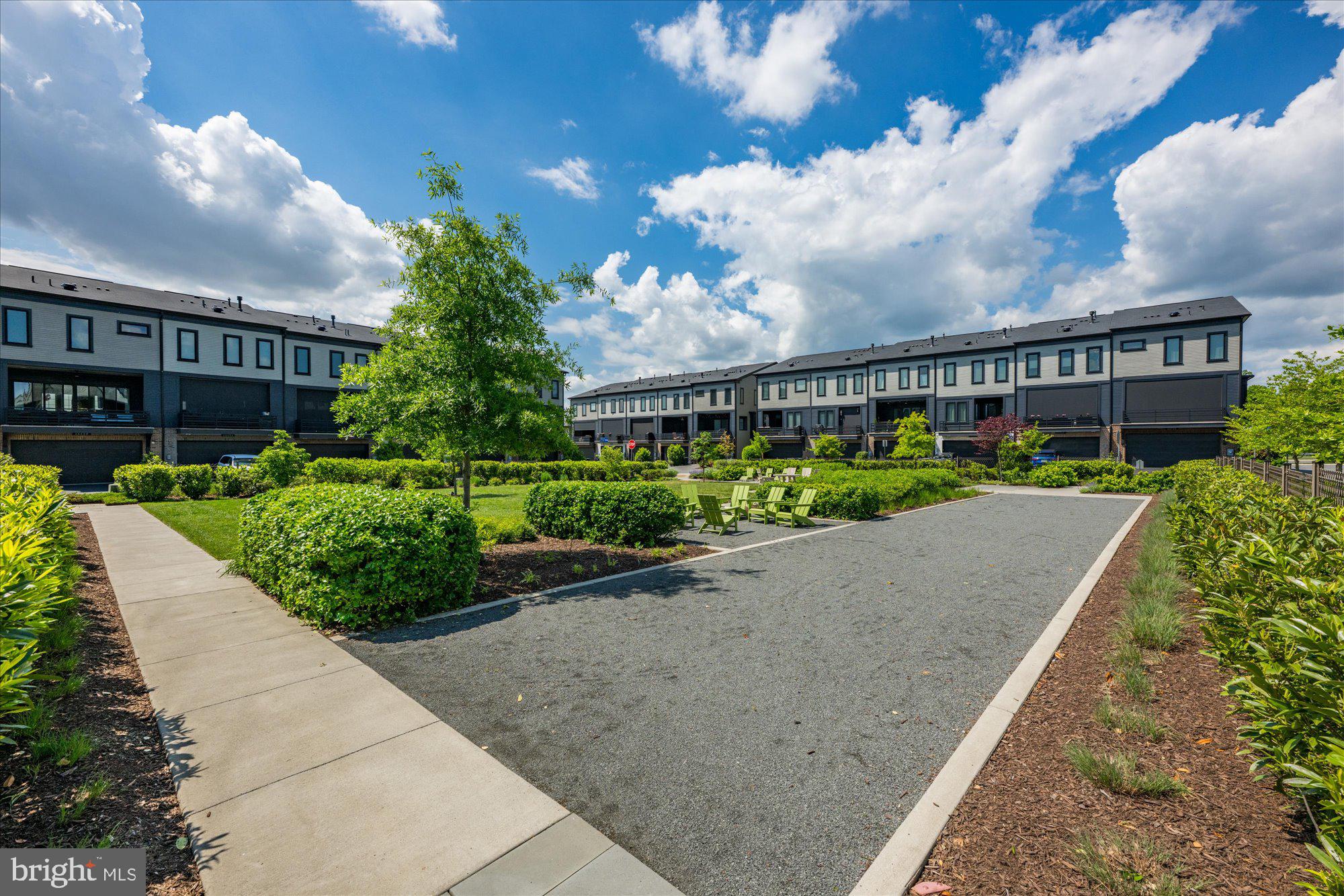 ONE LOUDOUN - Residential