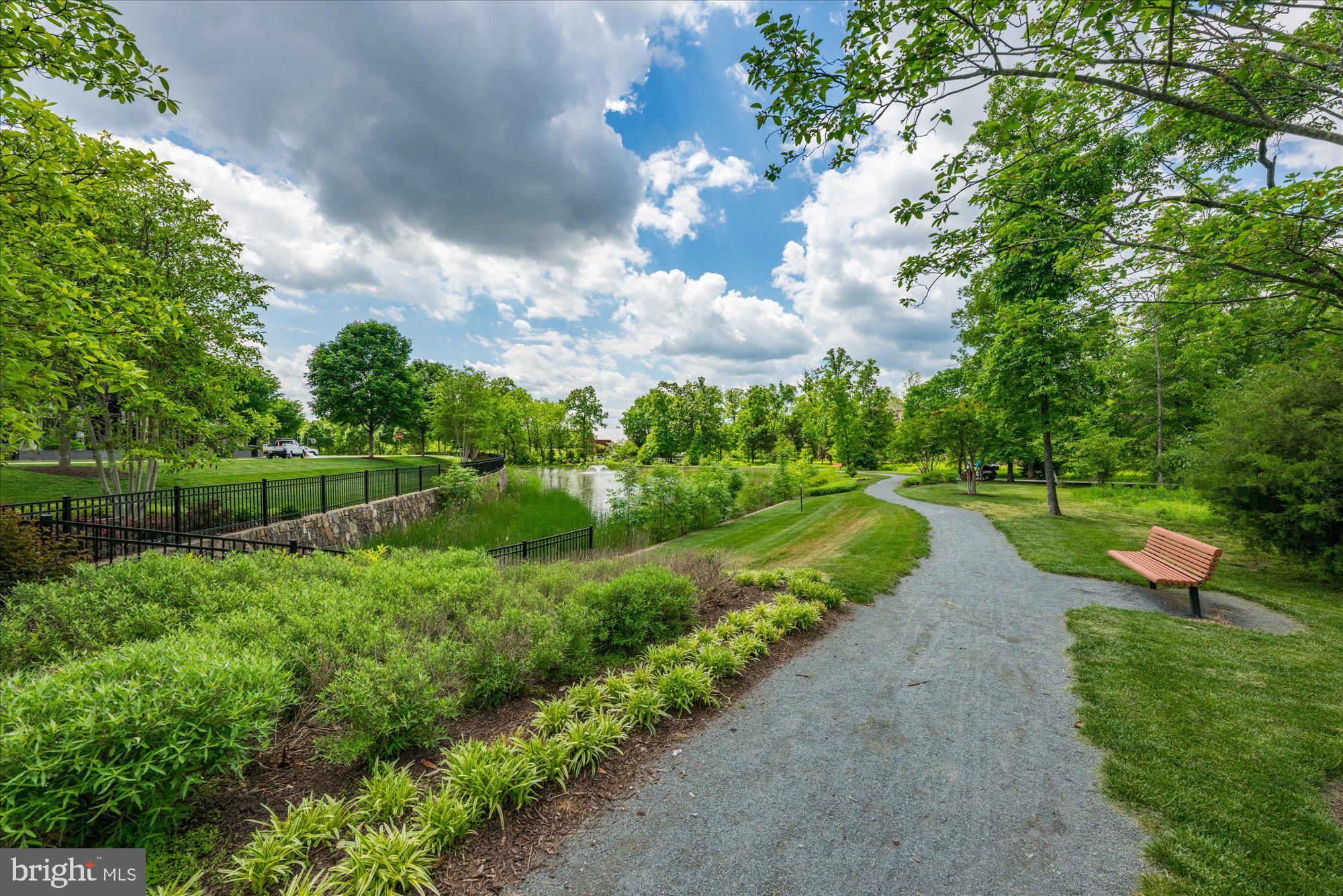 ONE LOUDOUN - Residential