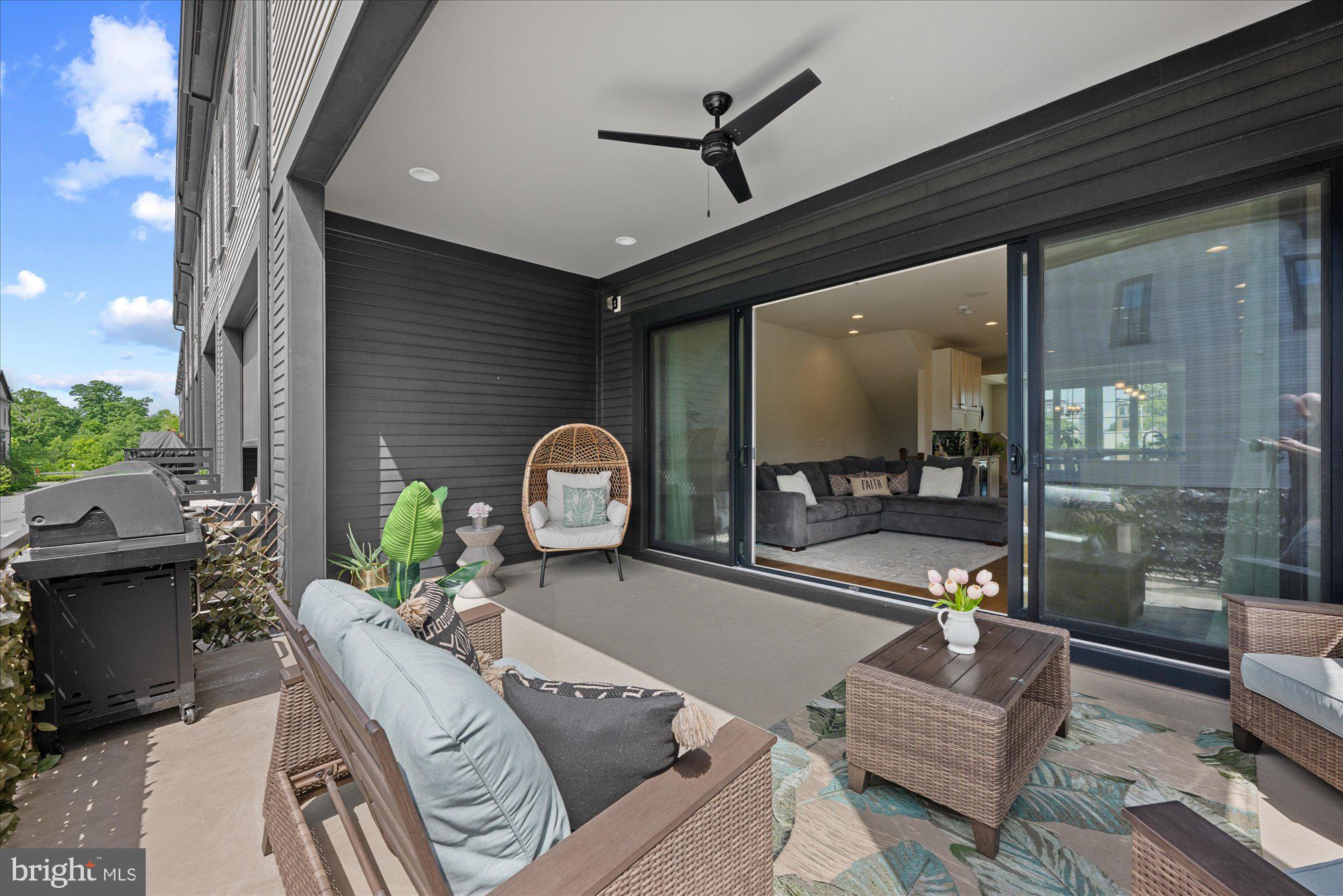 ONE LOUDOUN - Residential