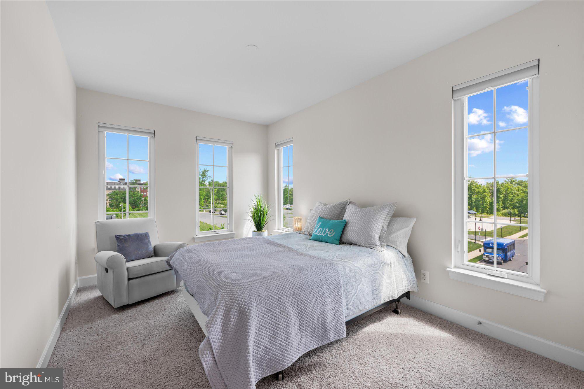 ONE LOUDOUN - Residential