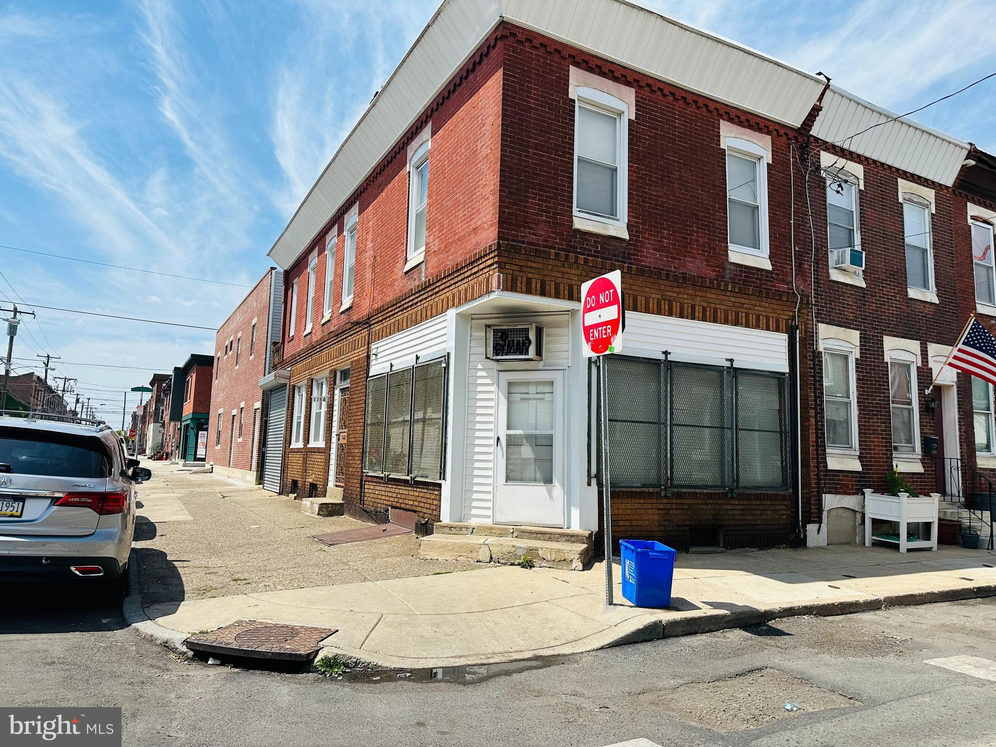 A charming three bedrooms house located on the corner block in south Philadelphia area. The house needs some work and it is zone for commercial. It great for investor. The house is sale " AS IS CONDITION" .