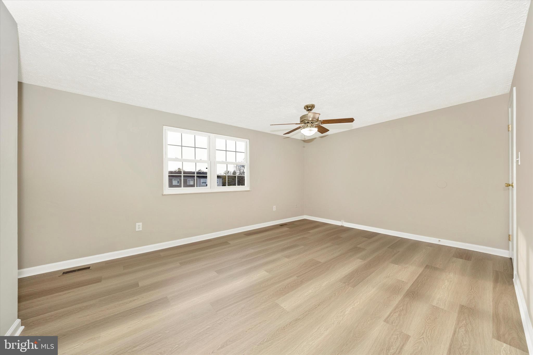 GLADE TOWN - Residential