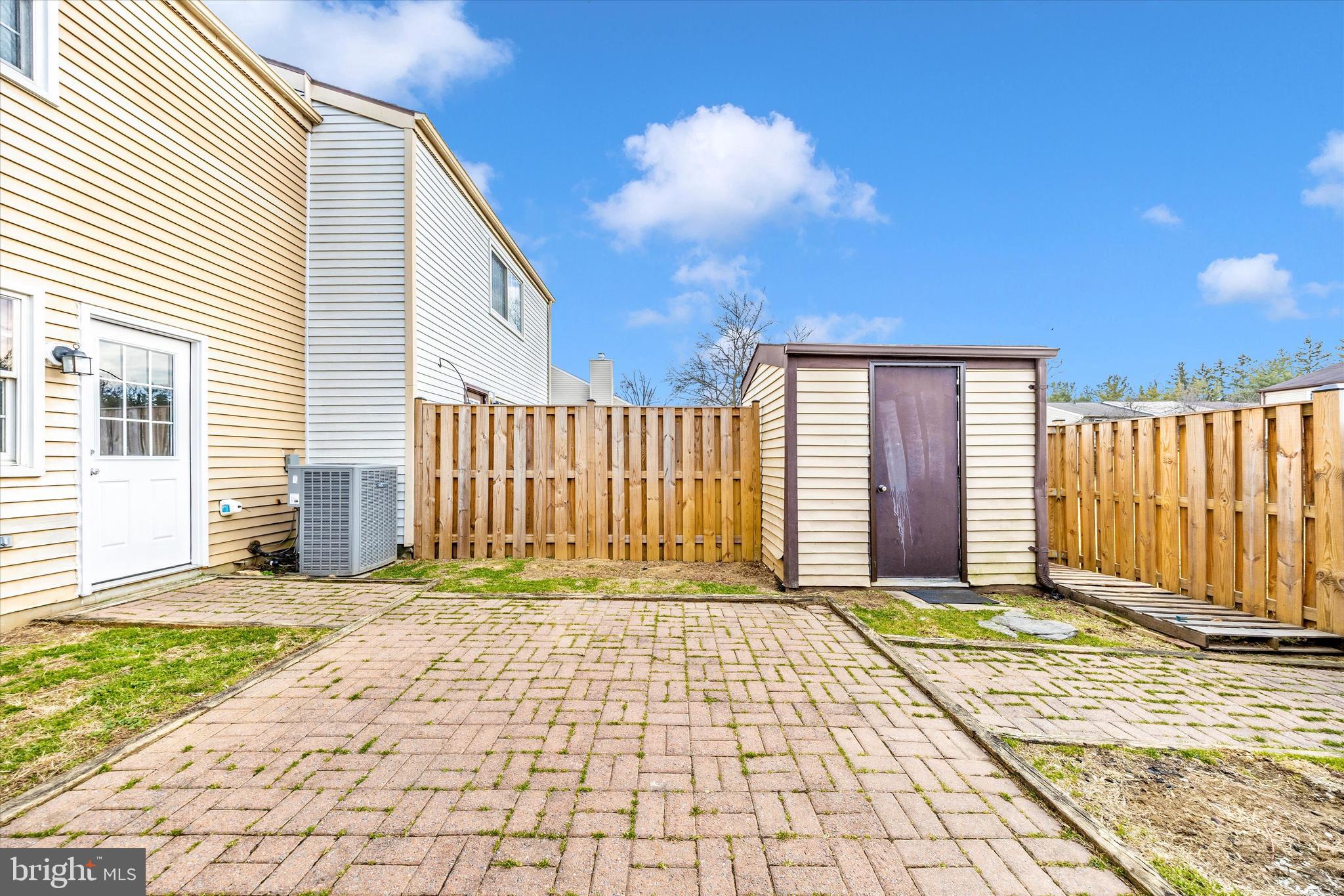 GLADE TOWN - Residential