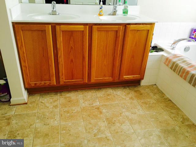 LAKELAND PLACE - Residential