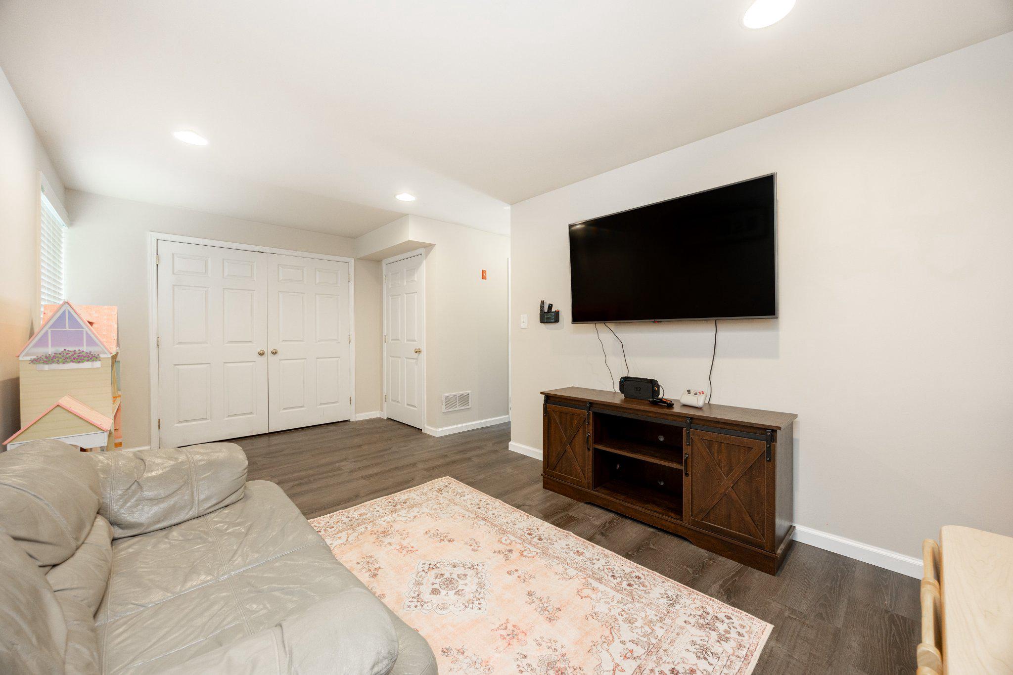 MEWS AT BAILEY STATION - Residential