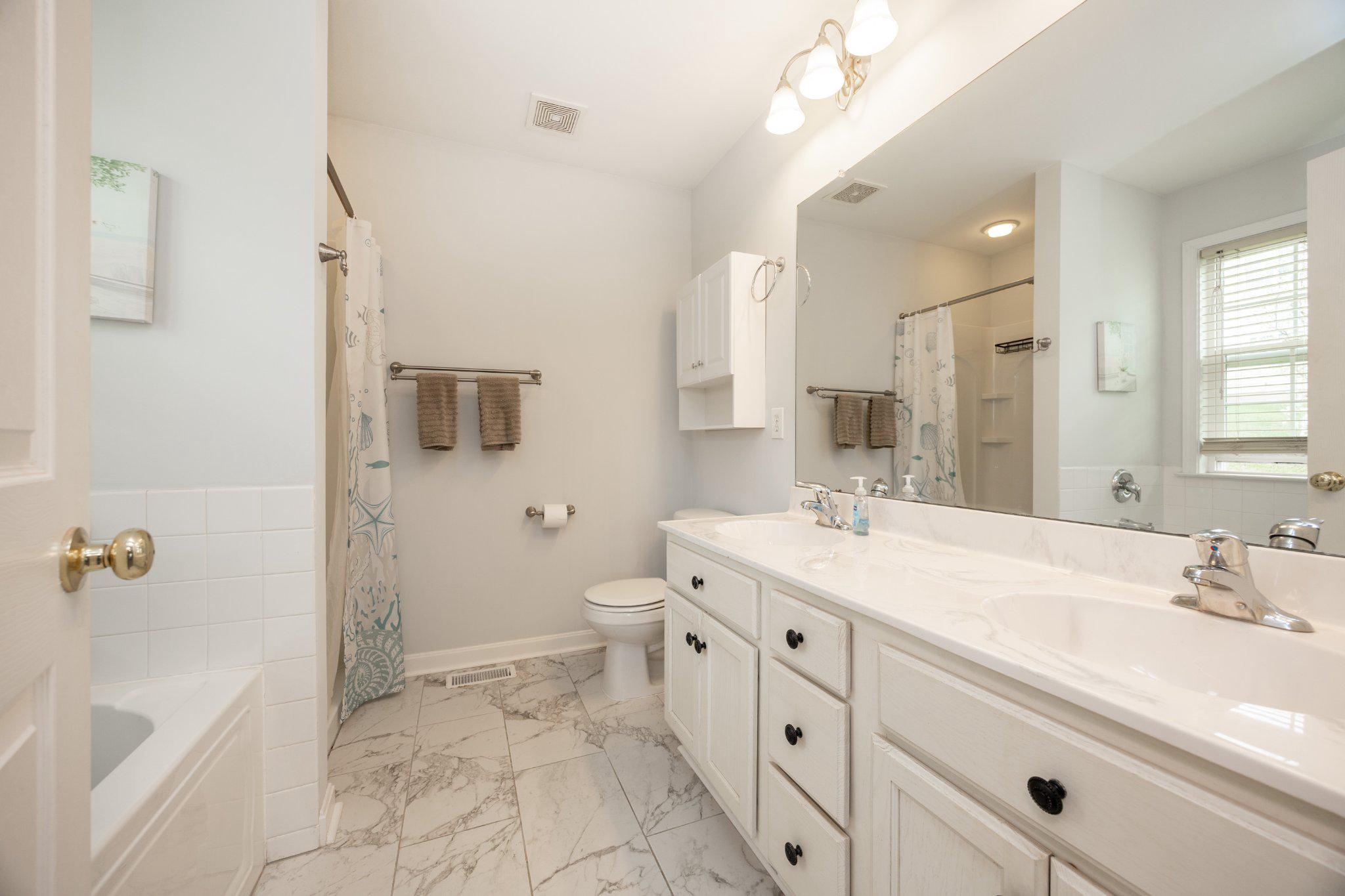 MEWS AT BAILEY STATION - Residential