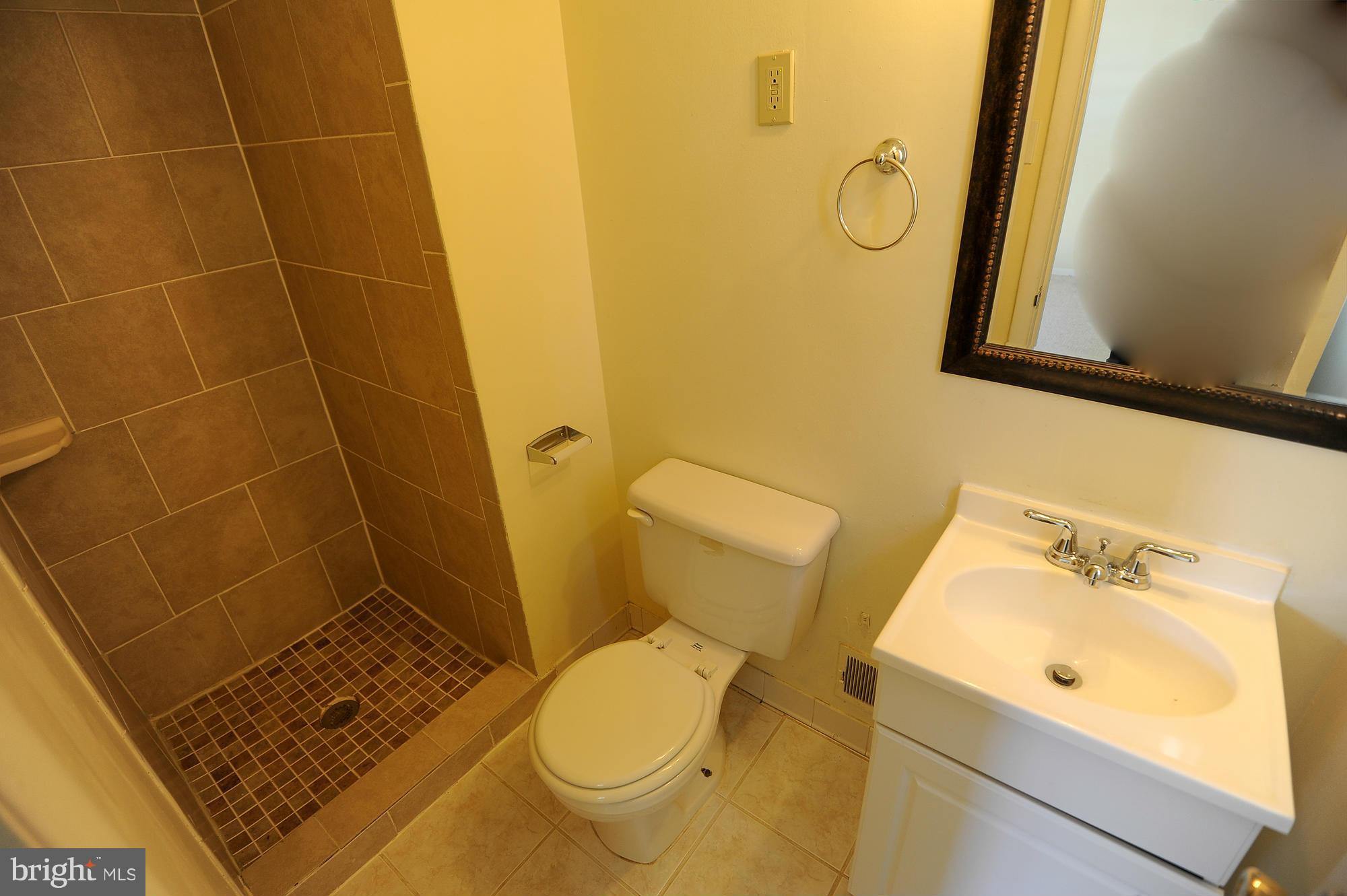 MONTICELLO FOREST - Residential Lease