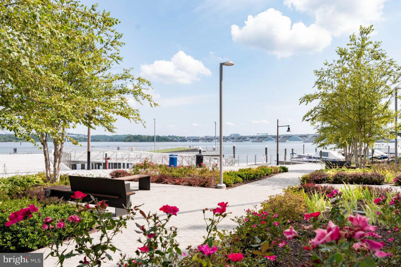 ROBINSON LANDING - Residential