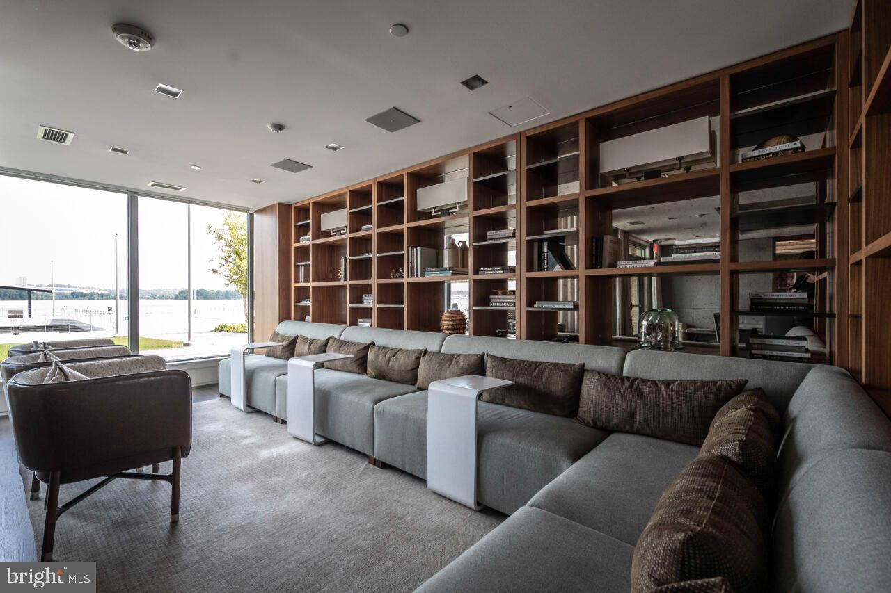 ROBINSON LANDING - Residential