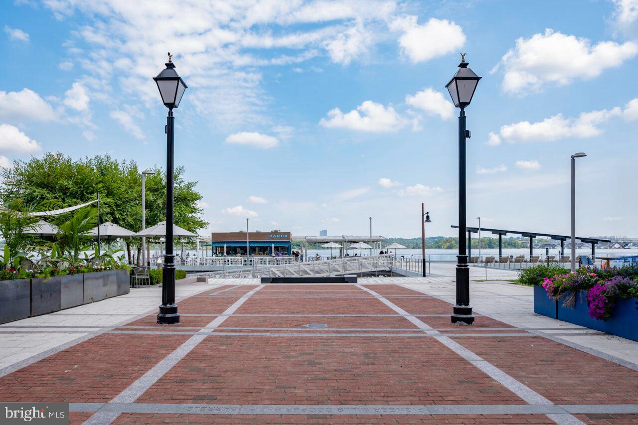 ROBINSON LANDING - Residential