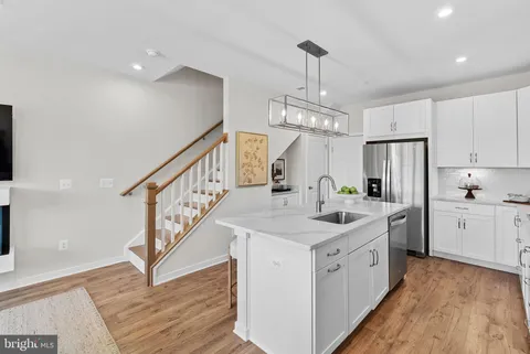 6 Sepia Square Unit MO, Ashburn, VA MLS: VALO2115054