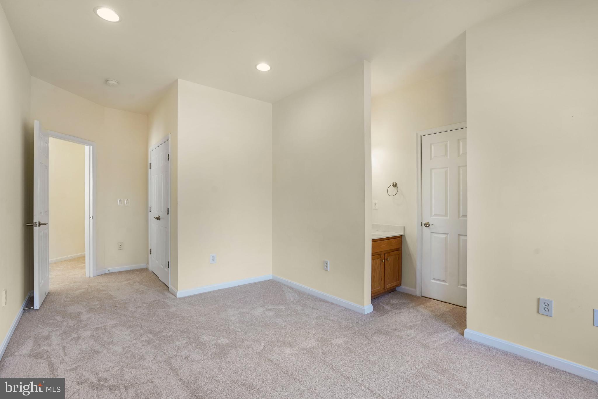 PORT POTOMAC - Residential